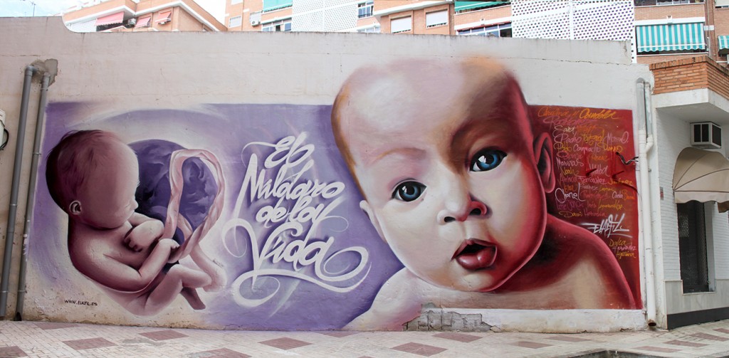 Grafiti en malaga de 2 bebes