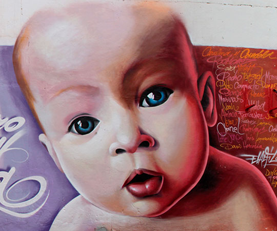cara de bebe primer plano grafiti